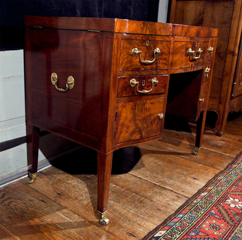 18th Century and Earlier English Mahogany Beau Brummell Dressing Table