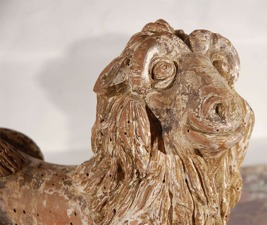 Inconnu Des lions assis sculptés de la fin du XVIIe et du début du XVIIIe siècle en vente