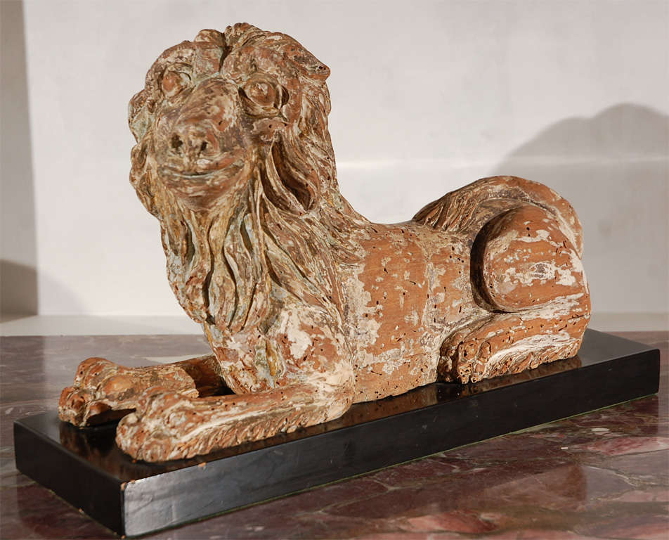Late 17th to Early 18th Century Carved Seated Lions For Sale 1