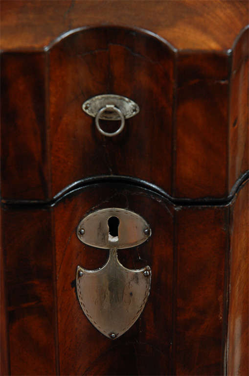 Pair of 18th Century English Mahogany Knife Boxes For Sale 4