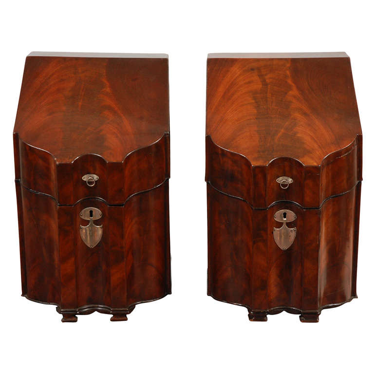 Pareja de cajas de cuchillos inglesas de caoba del siglo XVIII