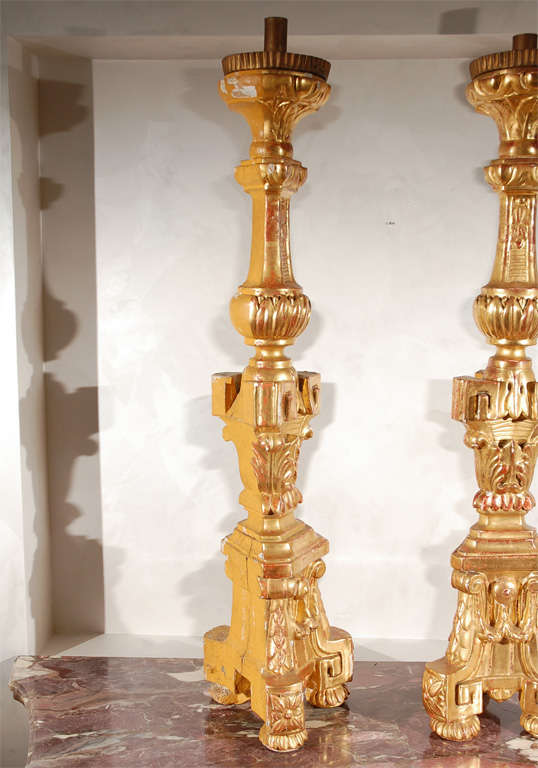 Pair of Late 18th Century Italian Giltwood Candlesticks For Sale 3