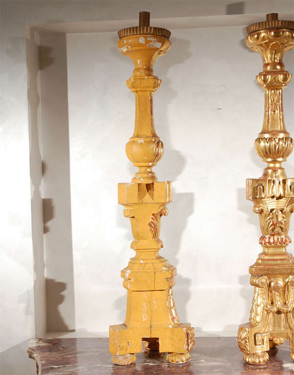 Pair of Late 18th Century Italian Giltwood Candlesticks For Sale 4
