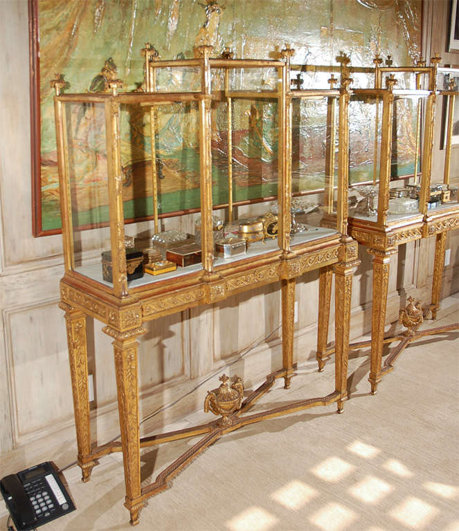 Pair of 19th Century French Giltwood Vitrines from a Paris Jeweler For Sale 3