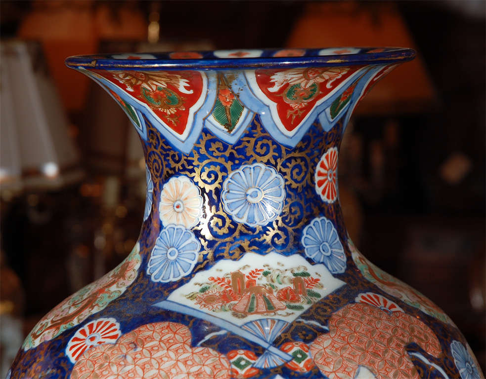 19th Century Japanese Imari Vase In Excellent Condition In Los Angeles, CA