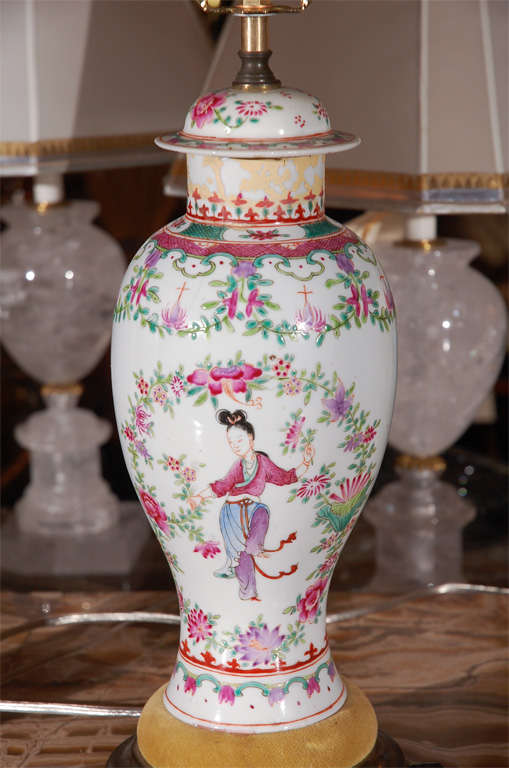 Pair of Late 19th Century Hand-Painted Chinese Urn Lamps For Sale 4