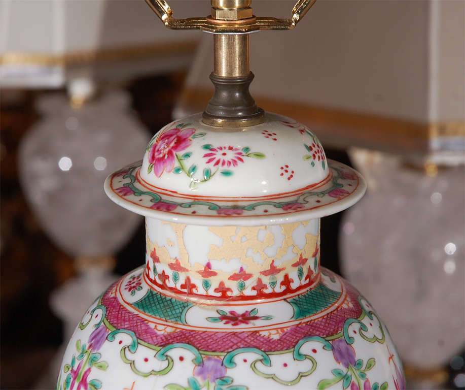 Pair of Late 19th Century Hand-Painted Chinese Urn Lamps For Sale 5