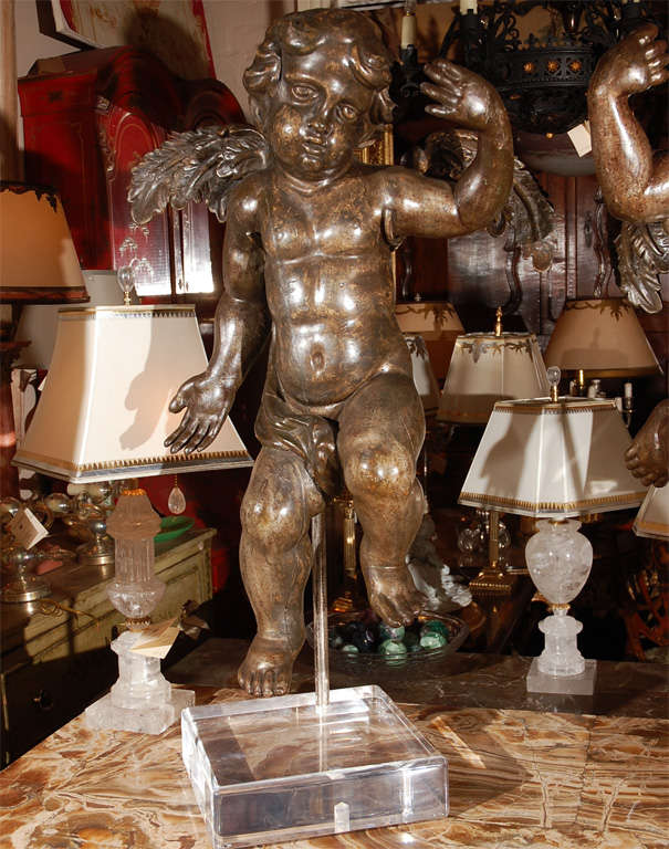 Carved Pair of Late 17th Century Italian Cherubs For Sale