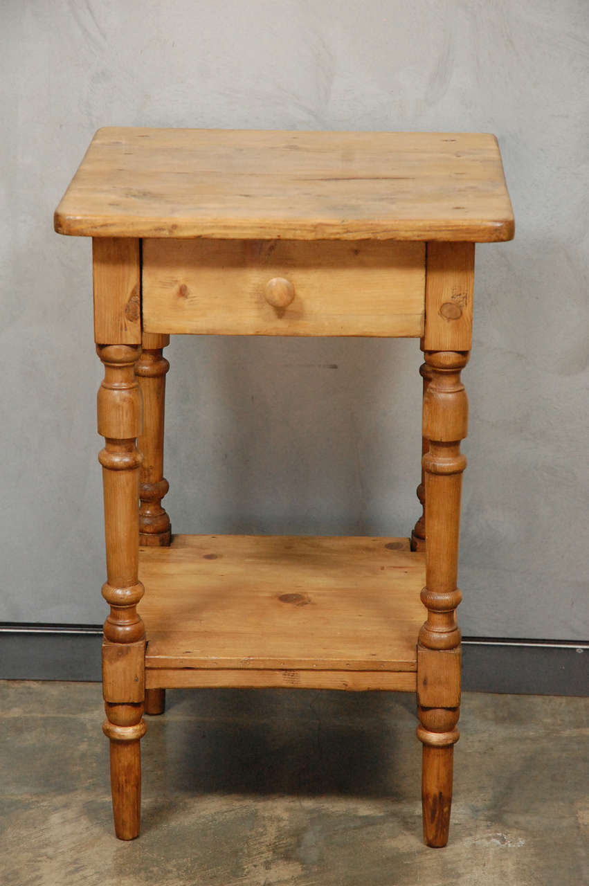 Antique Turned Leg Side Table Nightstand