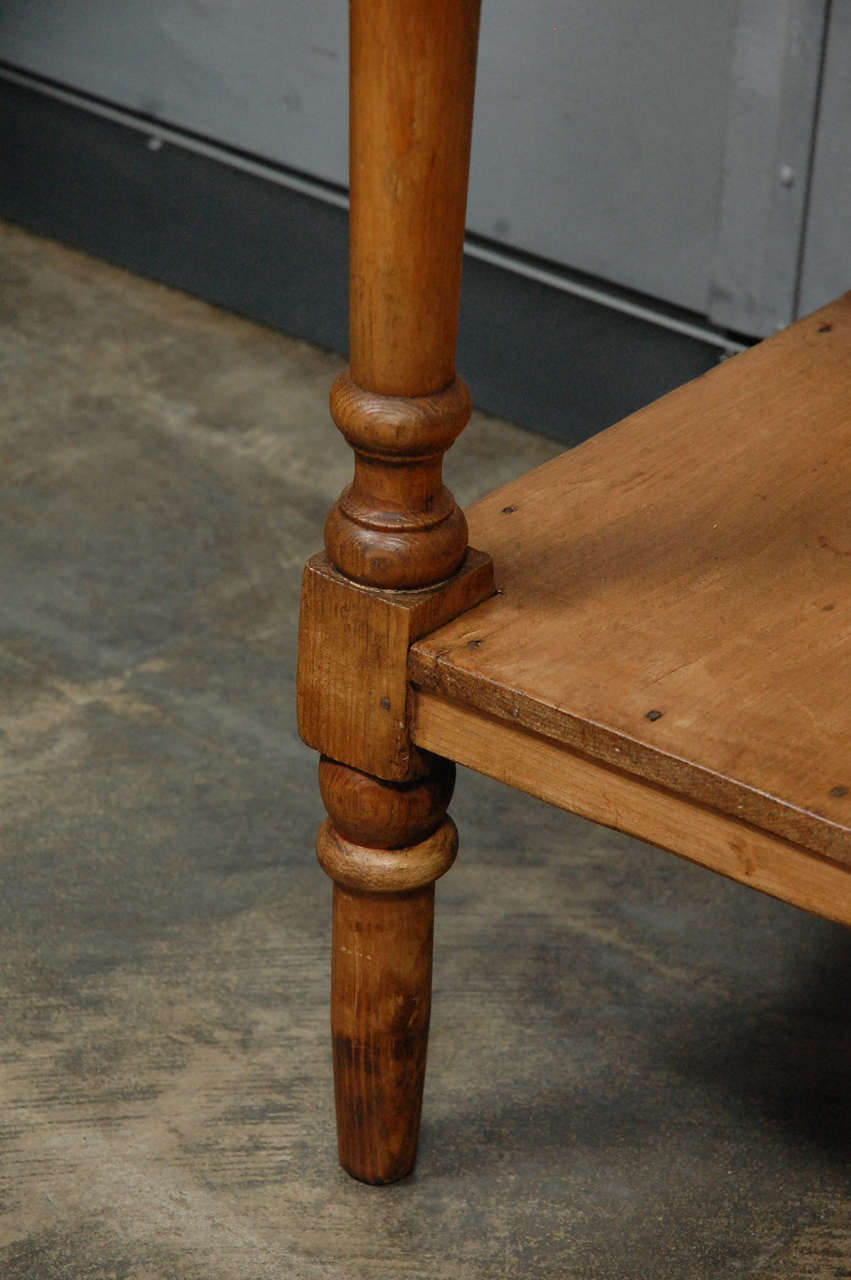 Antique Turned Leg Side Table / Nightstand at 1stdibs
