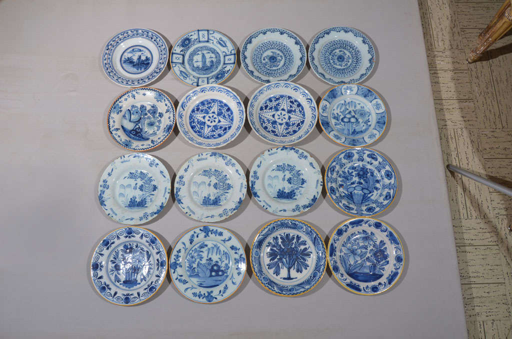 set of 16 Delft plates with 2 pairs and 1 set of 3