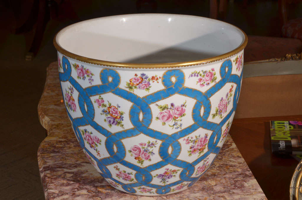 Sevres planter