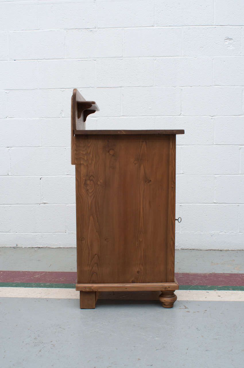 Pine Cupboard In Good Condition In Baltimore, MD