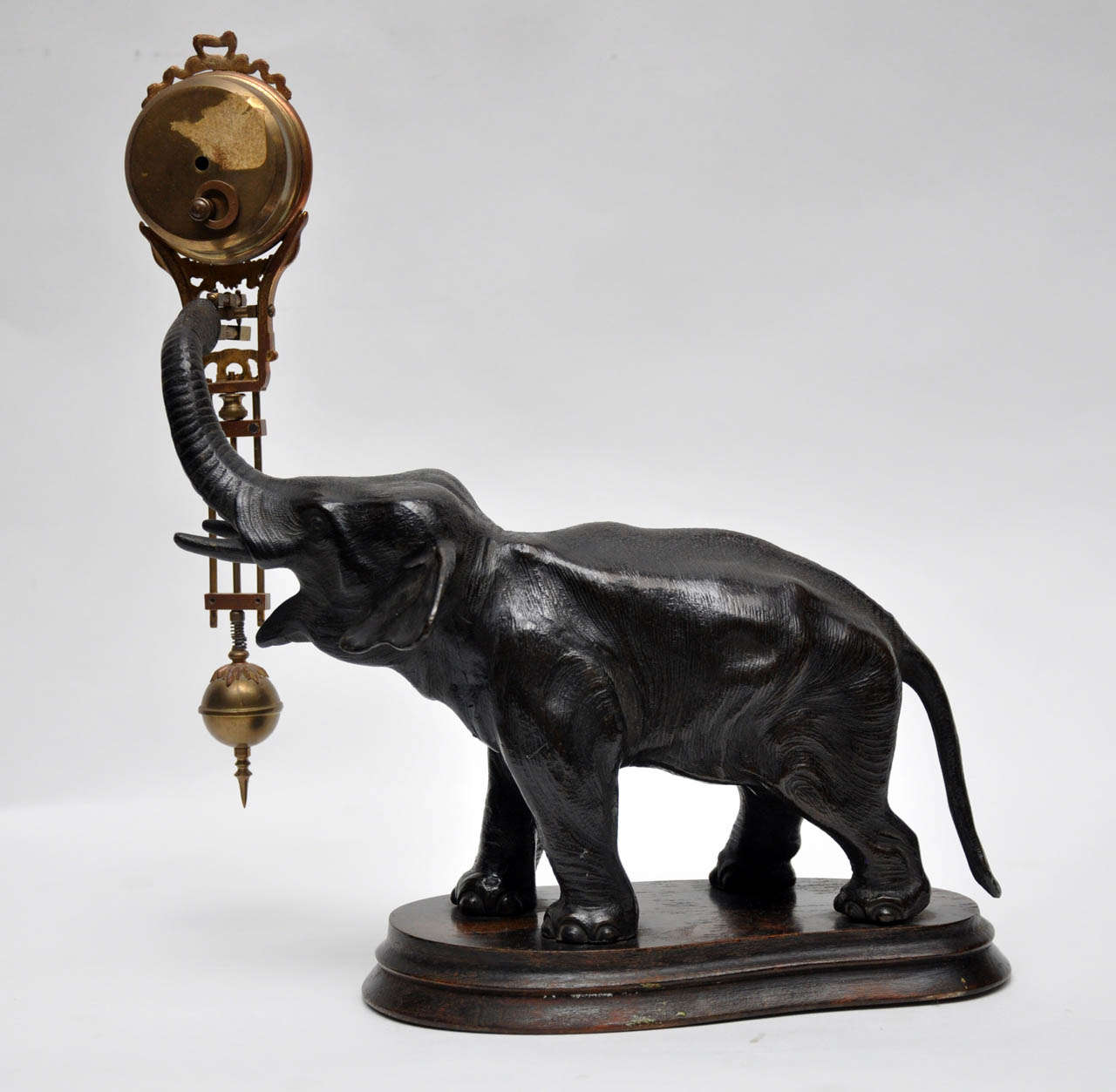 Patinated Bronze Elephant Clock, France, 1880 In Excellent Condition For Sale In Chicago, IL