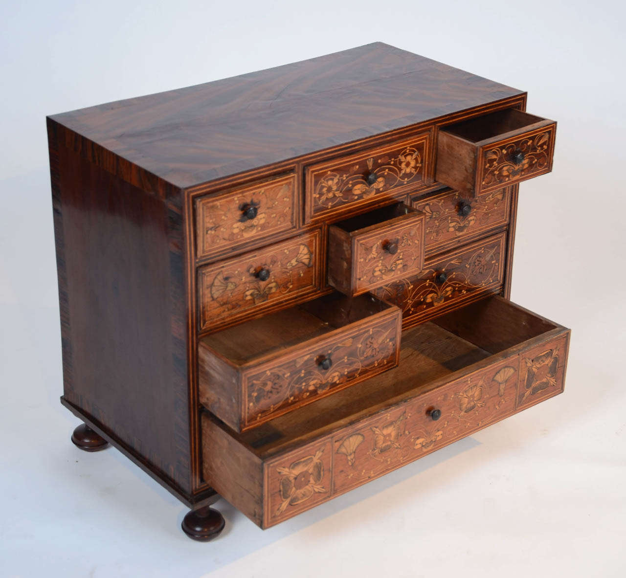 An Early 17th Century Miniature Chest of Drawers In Excellent Condition In London, GB