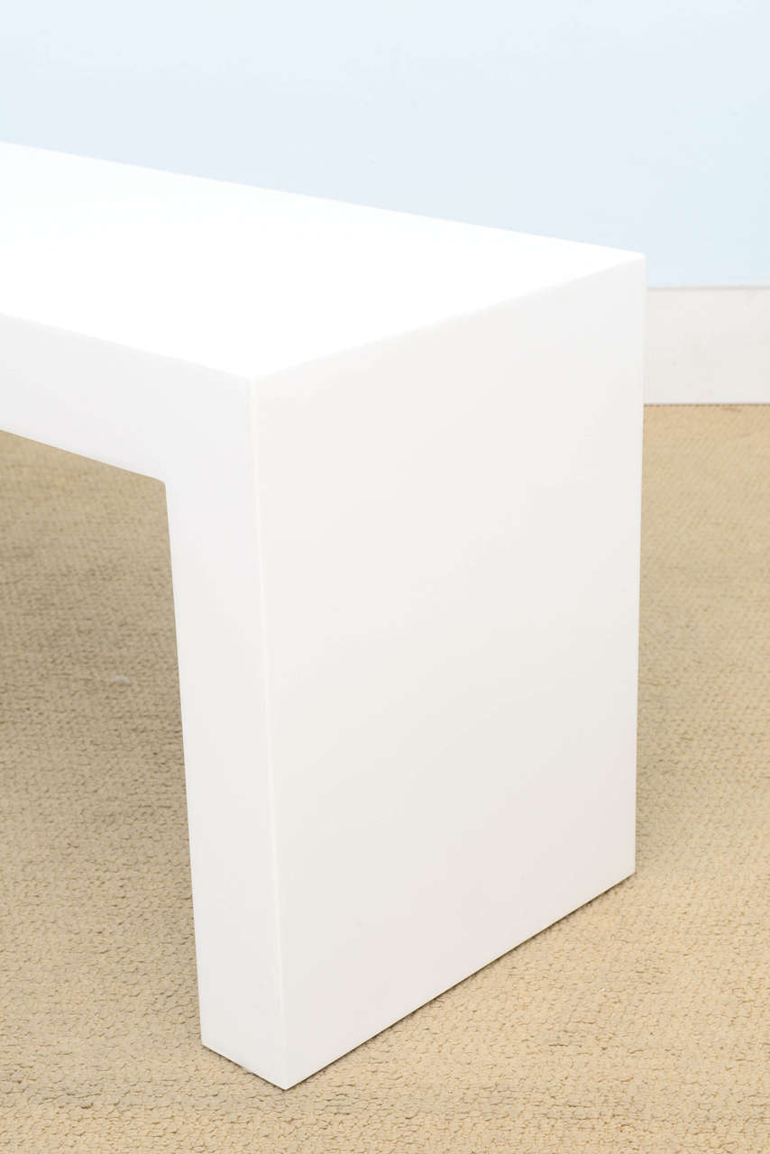 Sleek Minimalist Modern White Bench In Excellent Condition In Miami, FL