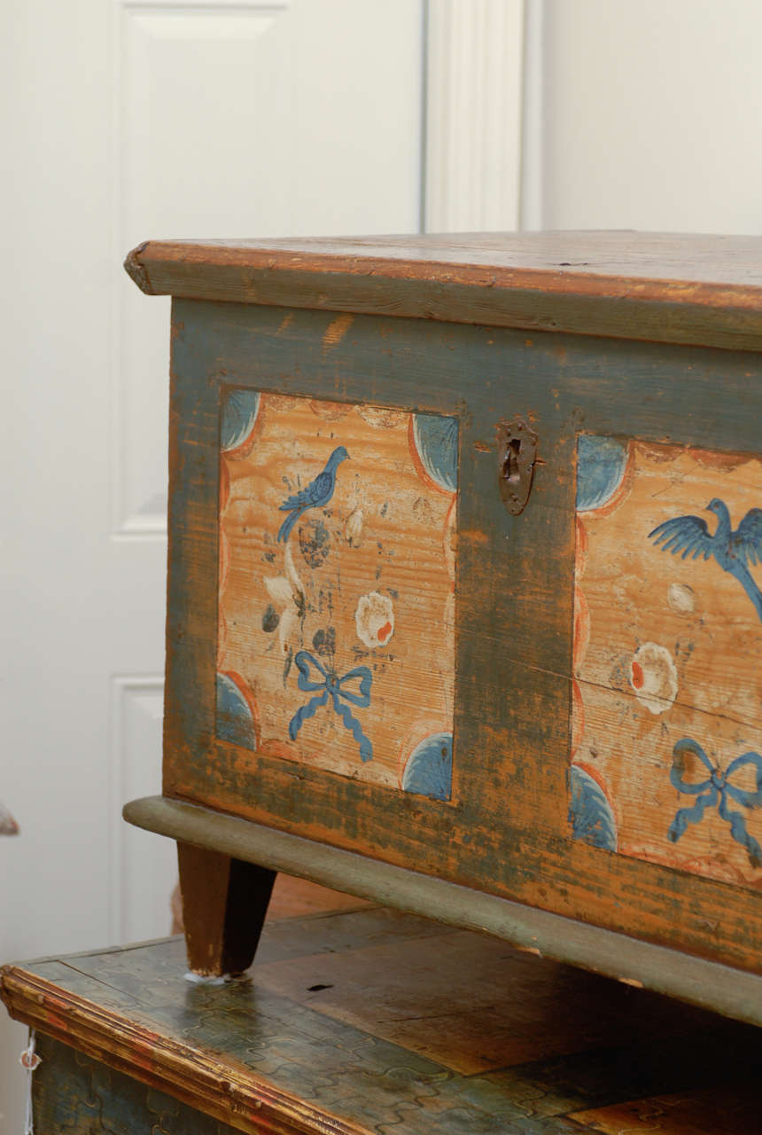 Austrian Painted Trunk from the Mid-19th Century with Blue Birds and Ribbons In Good Condition In Atlanta, GA