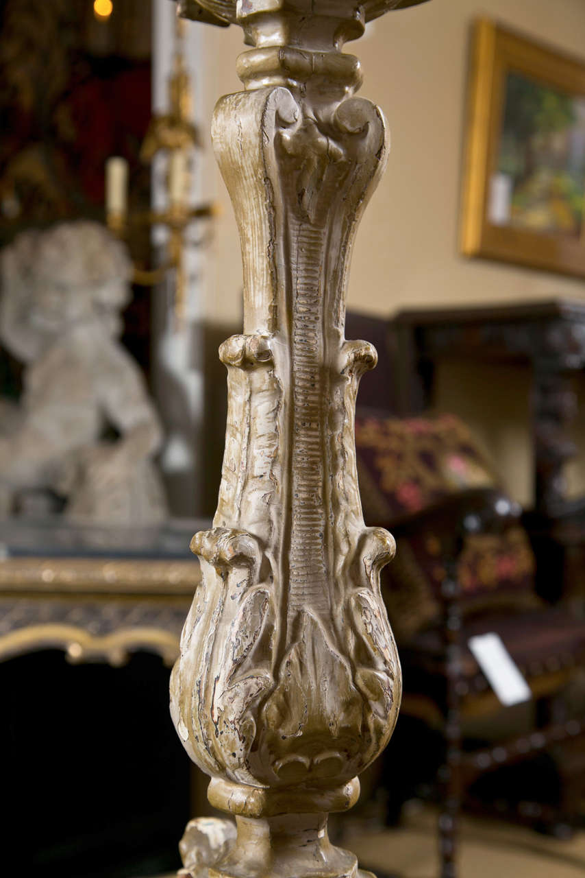 Kerzenständer aus dem 18. Jahrhundert als Lampe (Holz) im Angebot