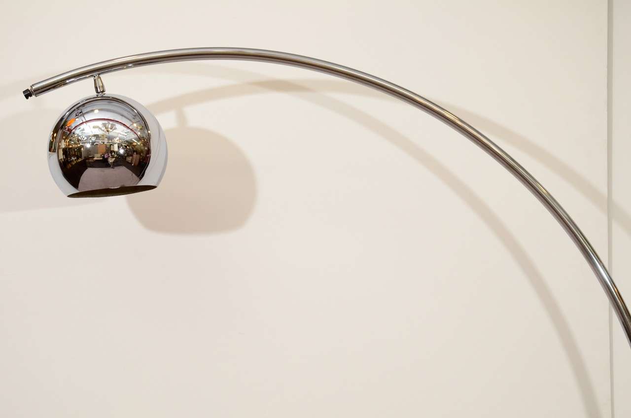 Mid Century Arco Chrome Reading Lamp In Good Condition In Astoria, NY