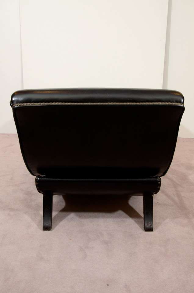 Mid Century Reclining Chaise Lounge in Black Leather In Good Condition In New York, NY