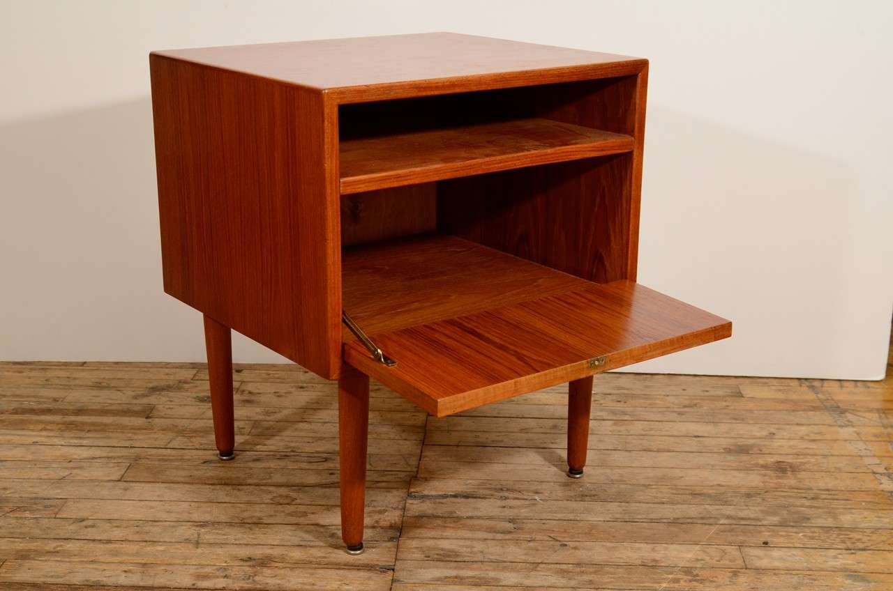 Pair of Mid Century Scandinavian Nightstands In Good Condition In New York, NY