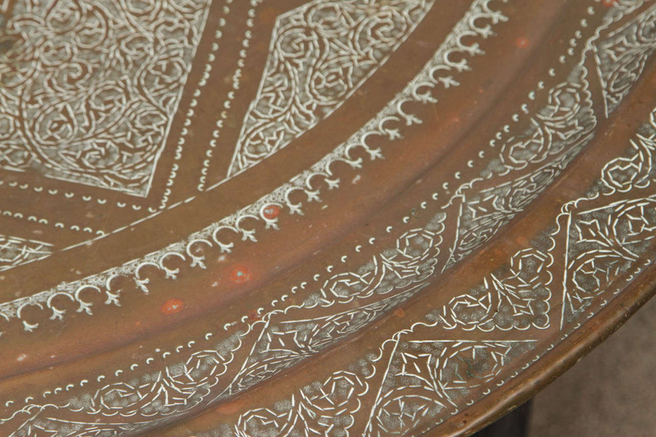 Moroccan Round Brass Tray Coffee Table In Good Condition In North Hollywood, CA