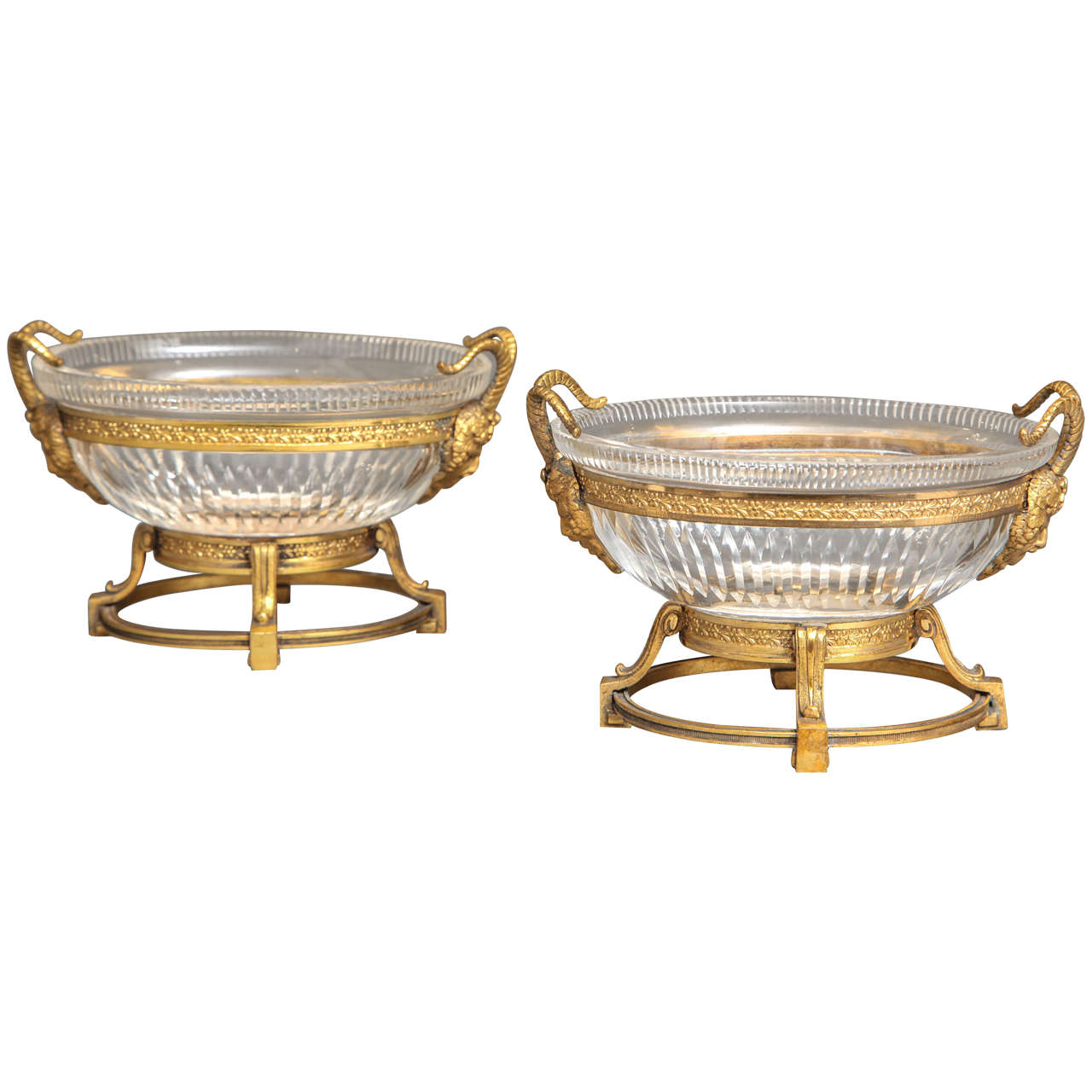 Paire de centres de table russes impériaux en cristal taillé et bronze doré avec masques