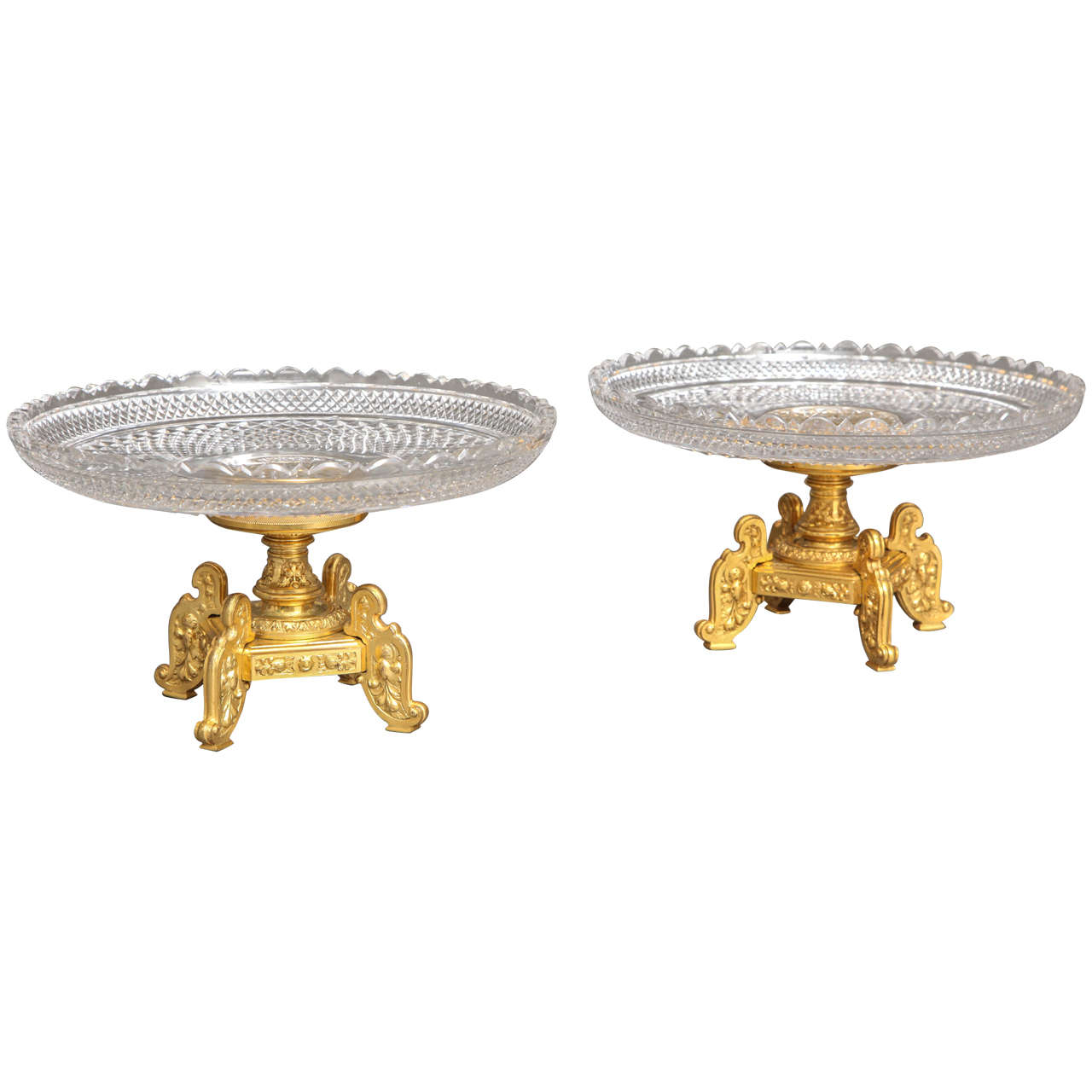 Fino par de compoteras o centros de mesa antiguos de cristal y bronce firmados por Baccarat