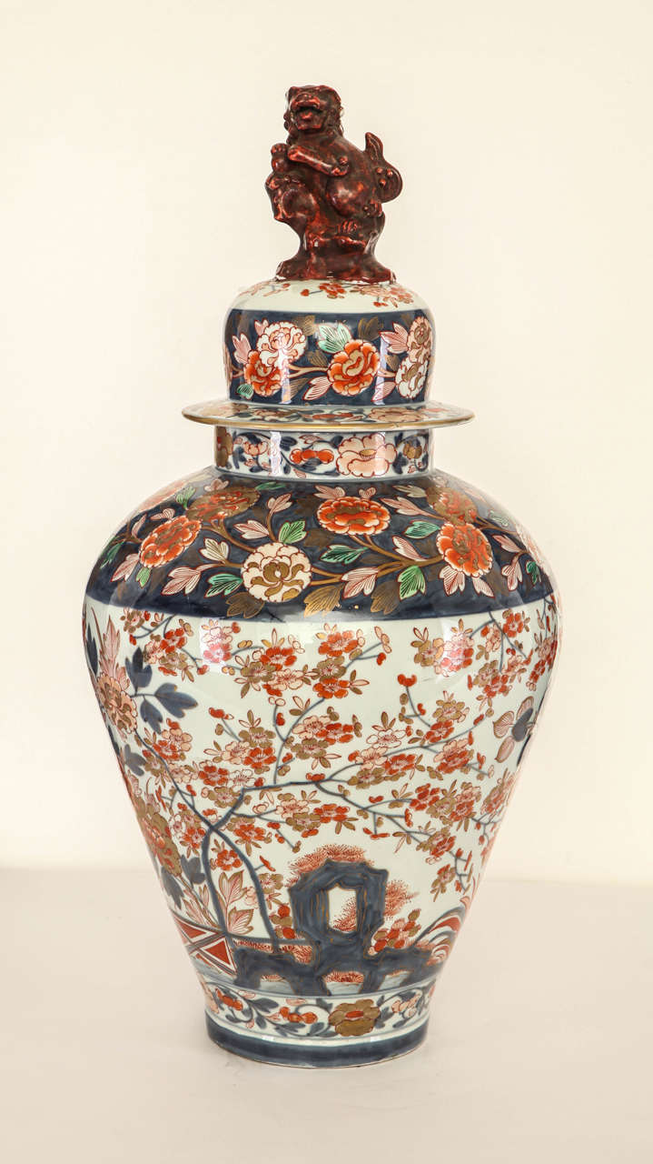 Late 18th Century Pair of Imari style Vases 2