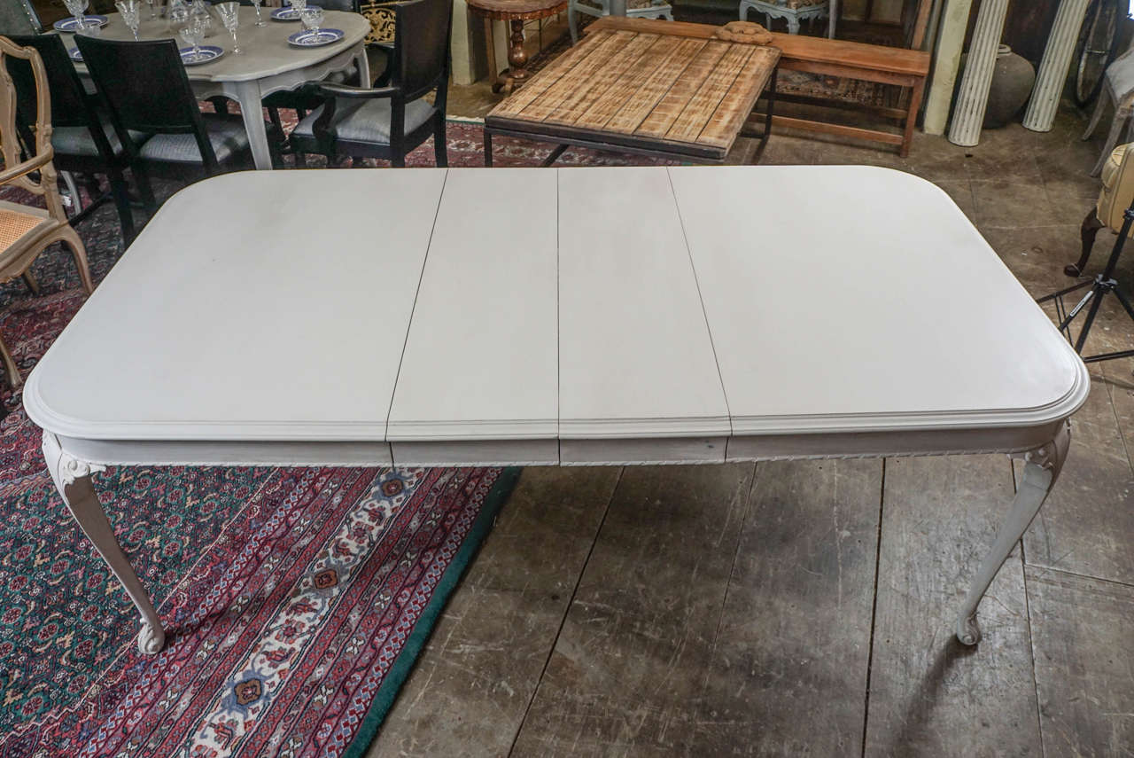20th Century Gustavian-Style Dining Table with Leaves
