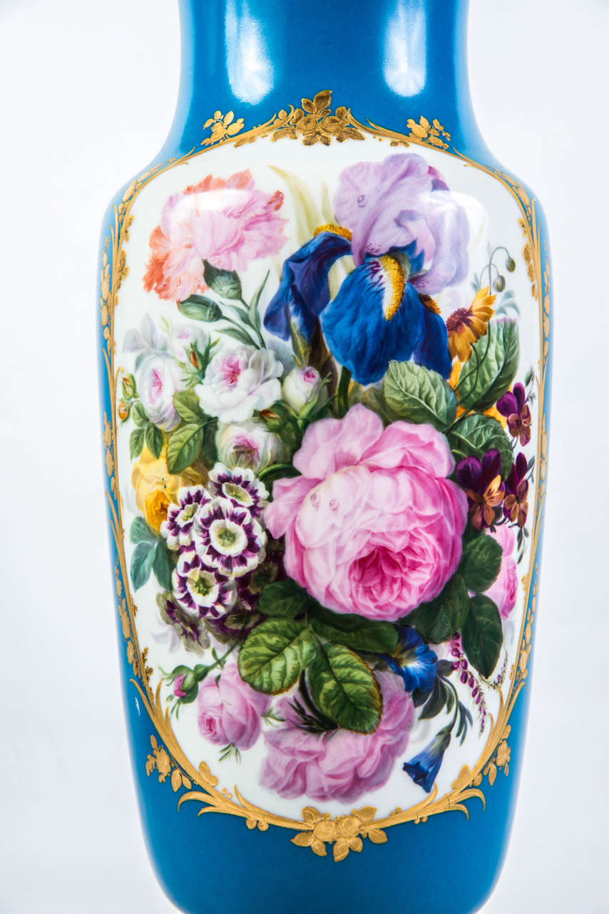 Gorgeous Pair of Porcelain Vases In Excellent Condition For Sale In Paris, FR