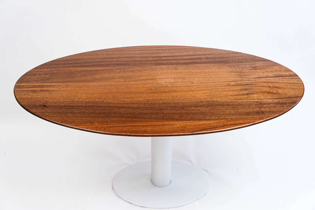 Mid-Century Modern Dining or Kitchen Table in the Style of Saarinen For Sale