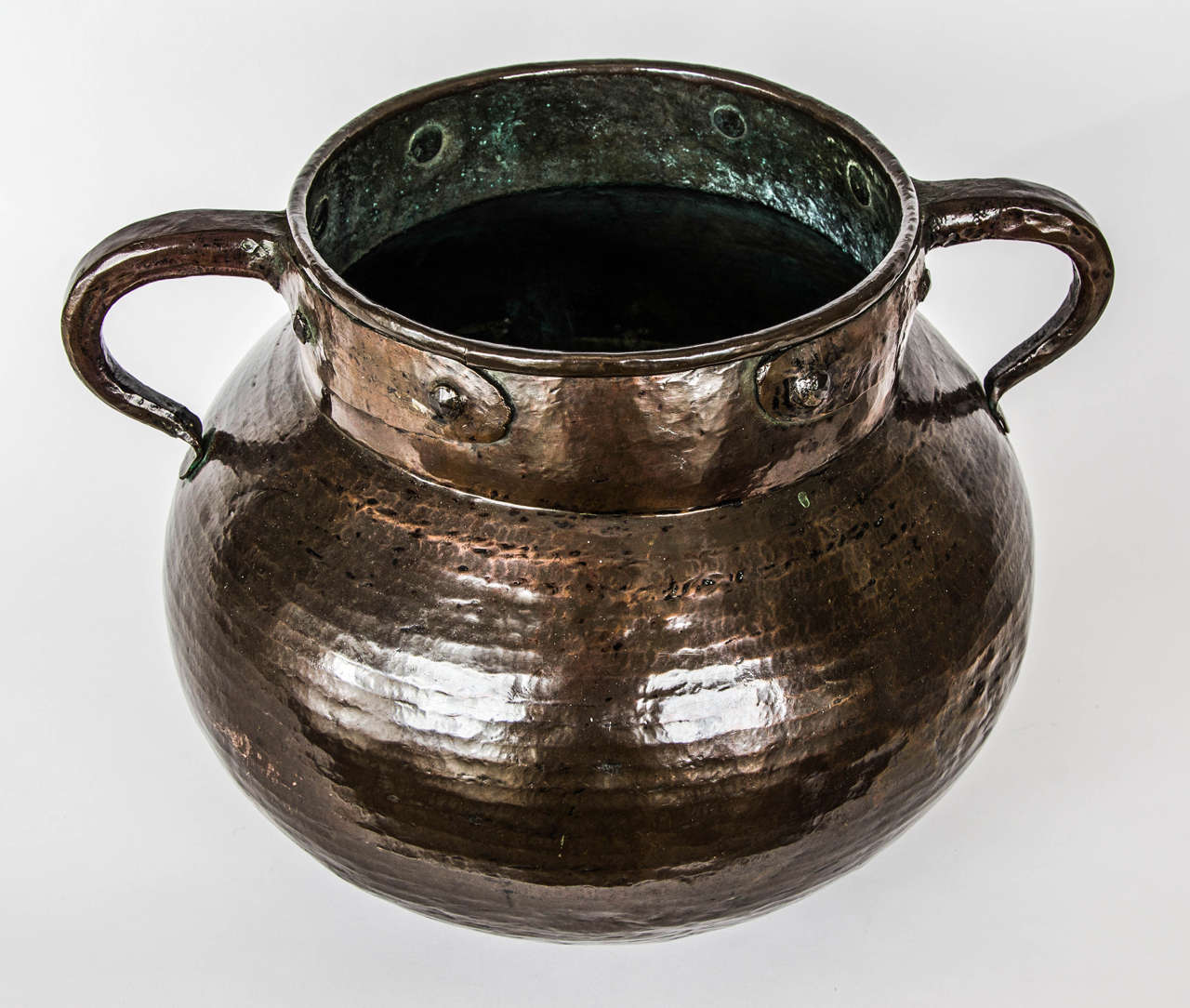 Arts & Crafts Hand-Beaten Brass Pot In Excellent Condition In London, GB