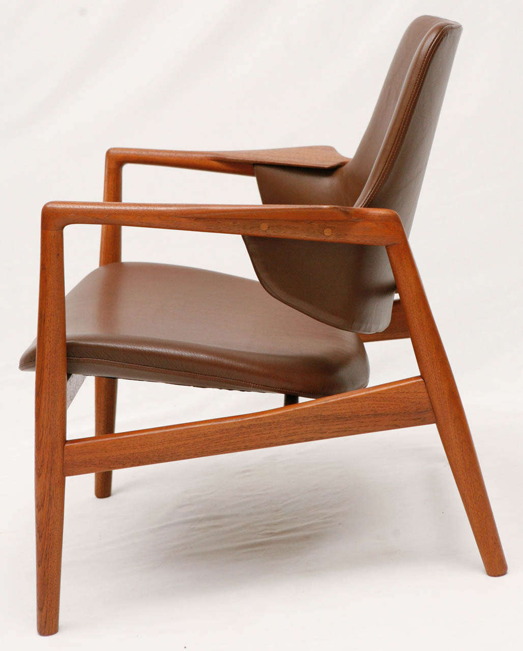 Ib Kofod Larsen Lounge Chair In Excellent Condition In Los Angeles, CA
