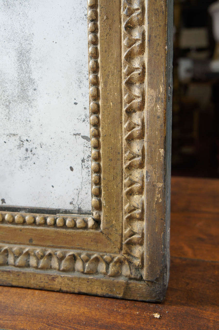 Antique Neoclassical Giltwood Mirror In Distressed Condition In Sheffield, MA