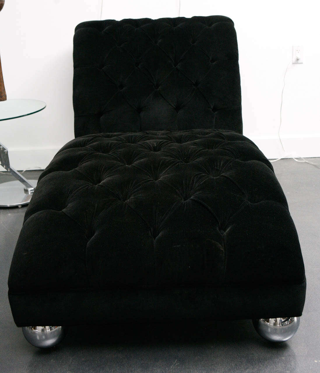 Beautiful vintage chaise lounge from the 1930s. Newly reupholstered in tufted black velvet. Featuring chrome orb feet.