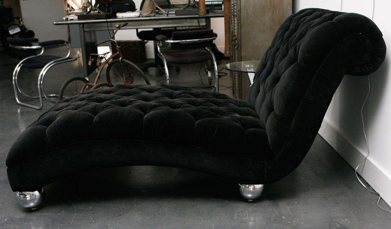 Vinage Black Velvet Chaise Lounge For Sale 2