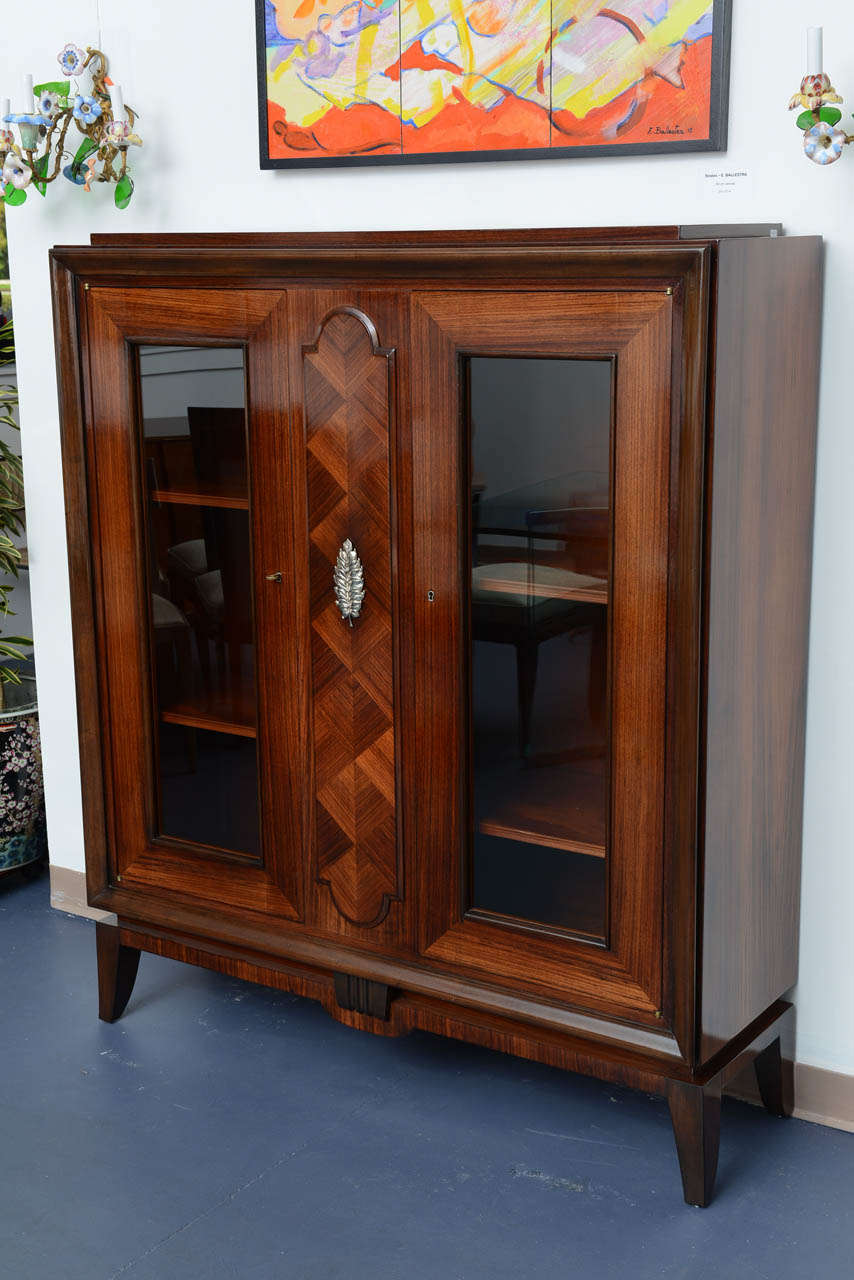 French Art Deco Display - Cabinet / Vitrine in Rosewood . In Excellent Condition In Miami, FL
