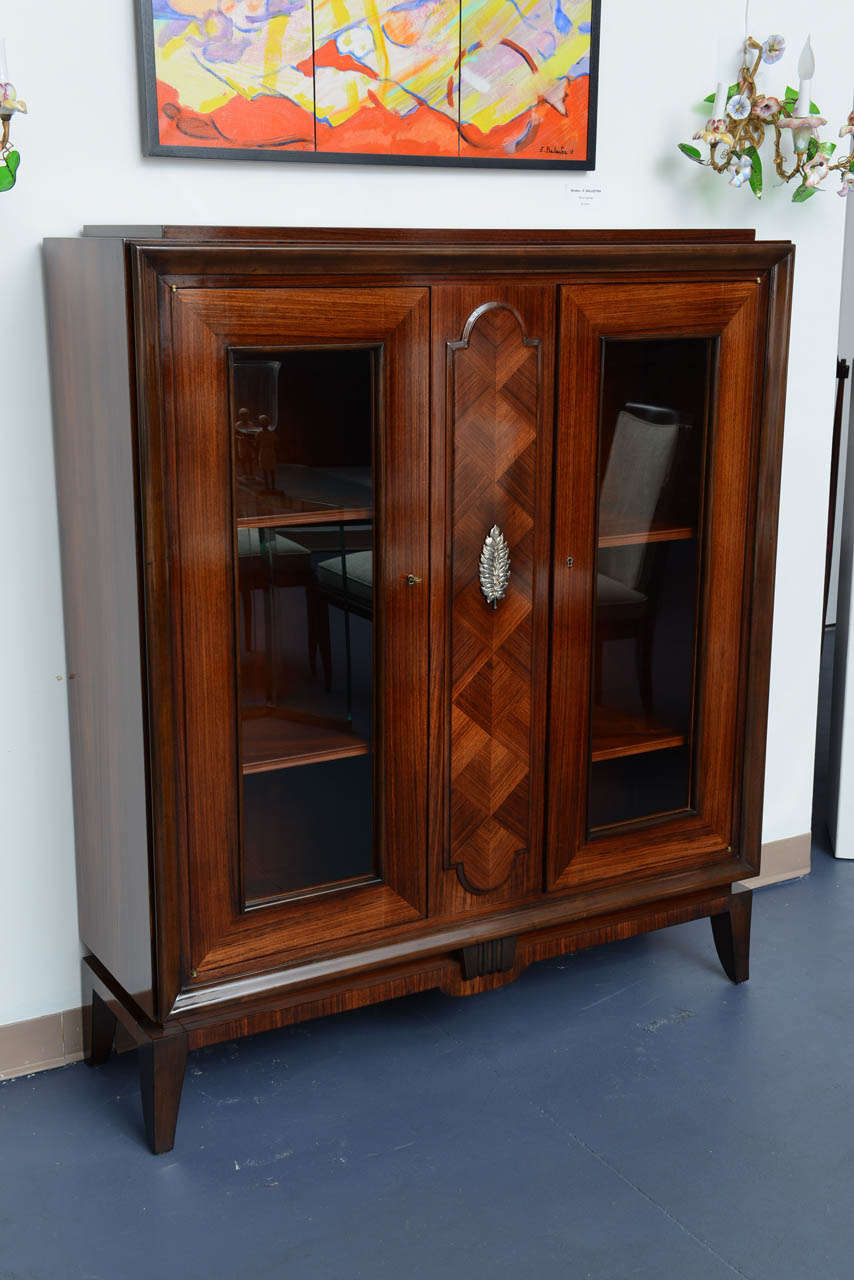 Mid-20th Century French Art Deco Display - Cabinet / Vitrine in Rosewood .