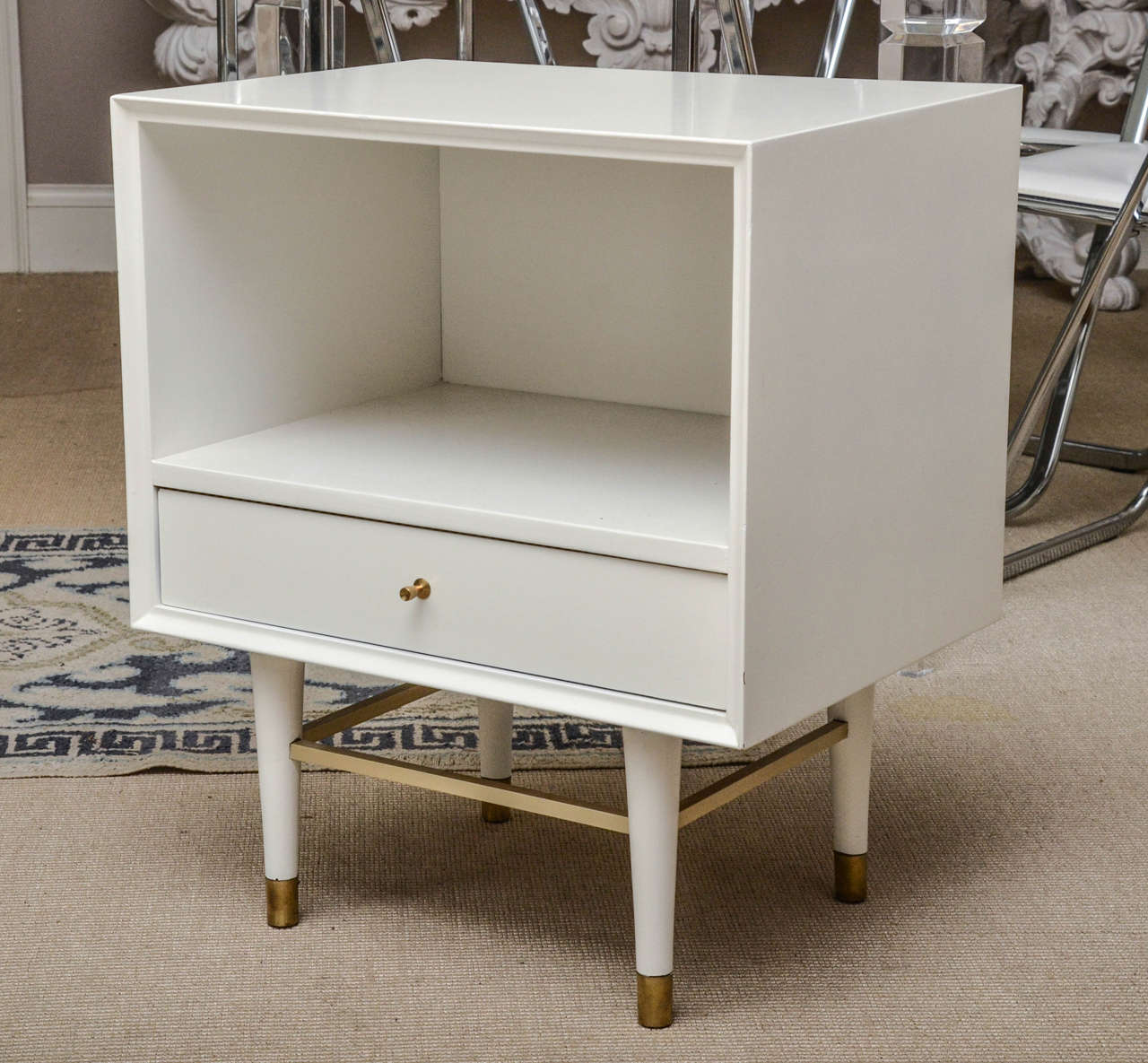 Vintage white lacquer nite stand with 1-drawer and shelf and brass trim