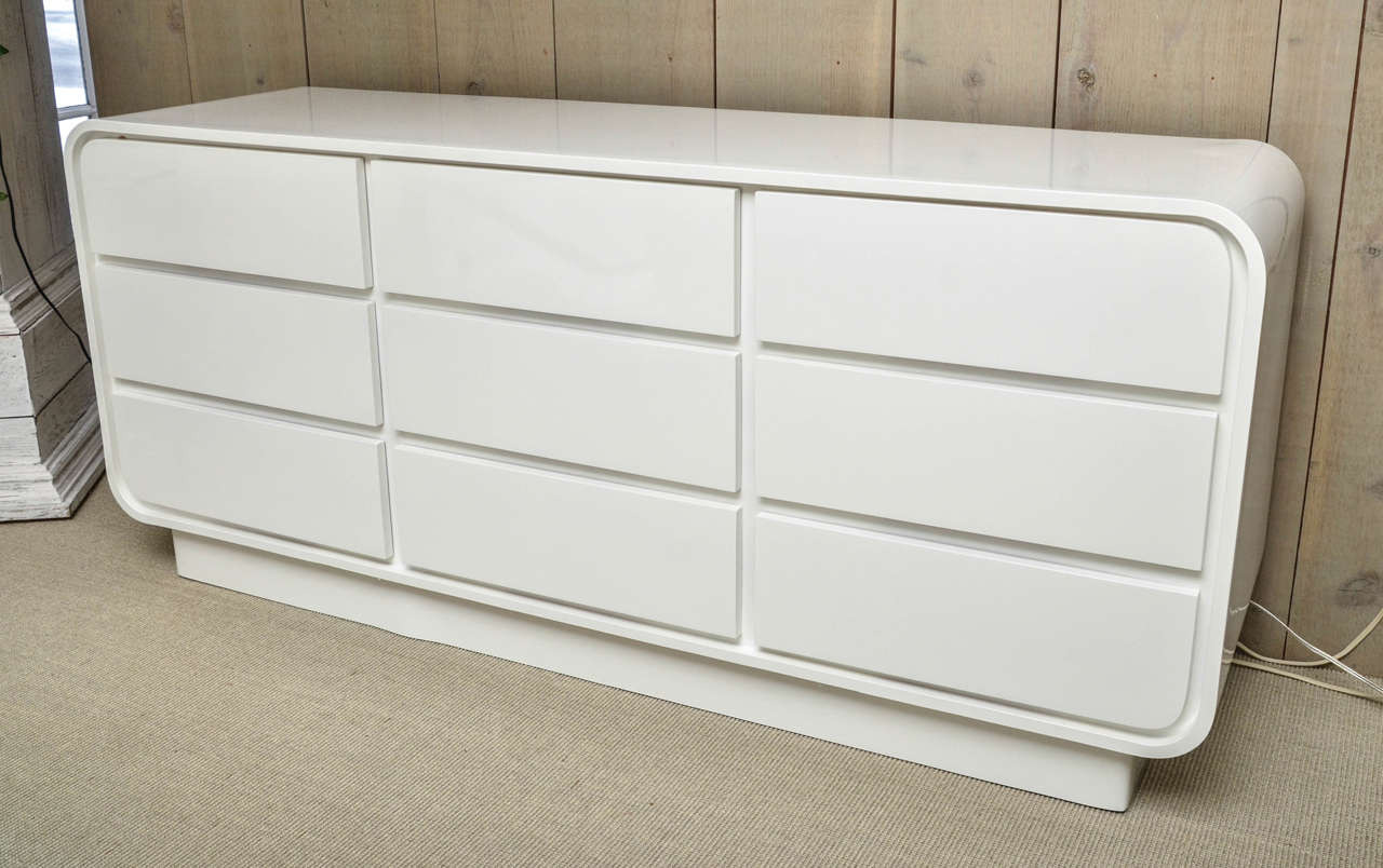 Attractive Mid-Century nine-drawer white lacquer commode.