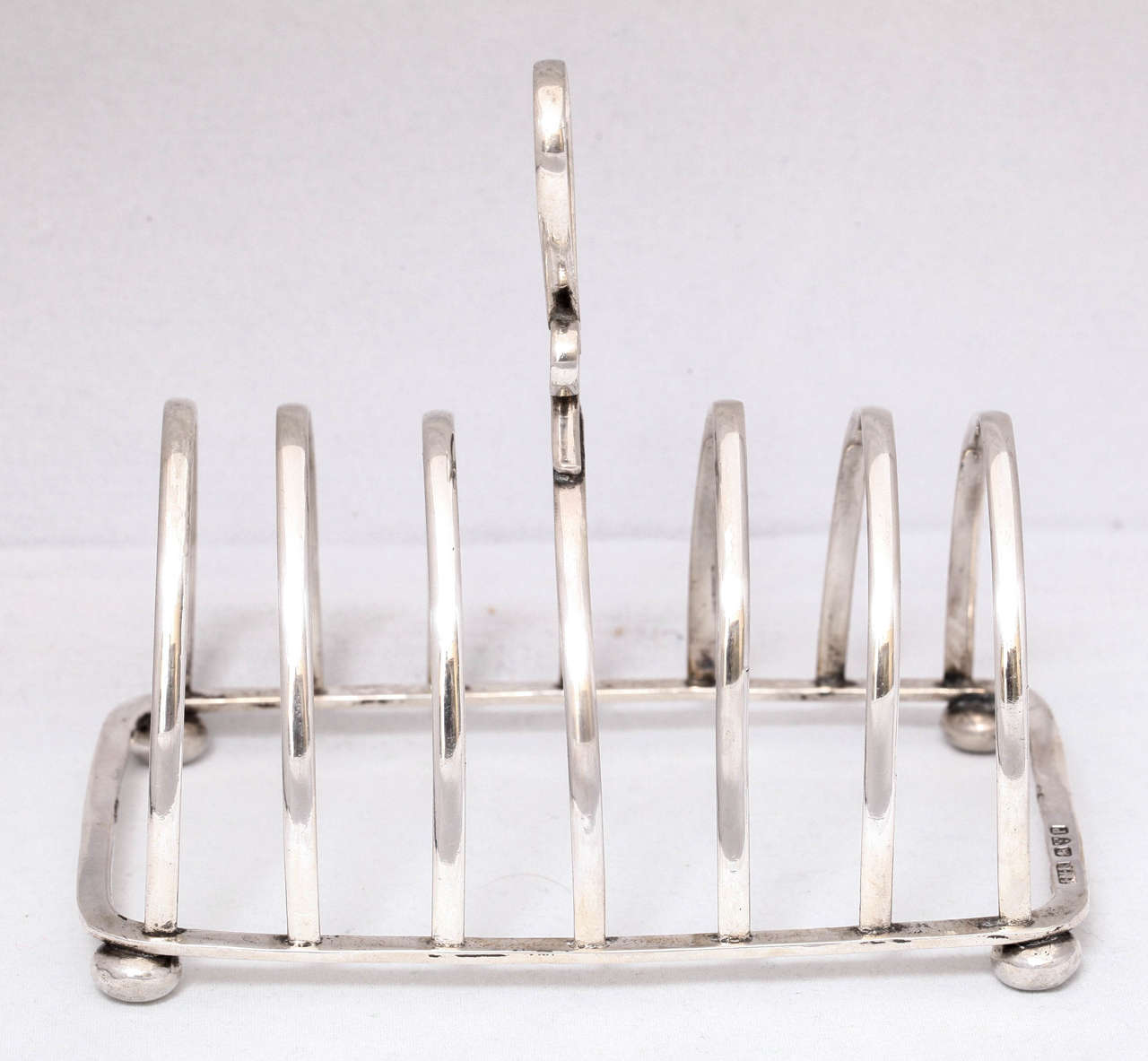 Victorian Sterling Silver Footed Toast Rack In Excellent Condition In New York, NY