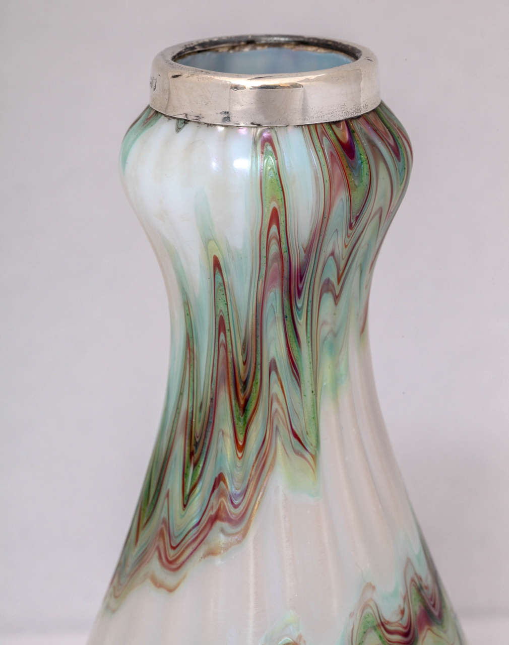 Edwardian Sterling Silver Mounted Iridescent Art Glass Vase In Good Condition In New York, NY