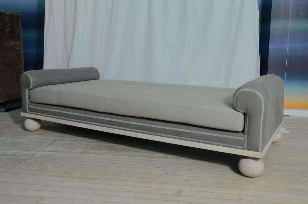 1960s Hand Painted Linen Daybed In Excellent Condition In Atlanta, GA