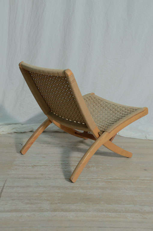 Hans Wegner Style Woven Rope Folding Chair In Good Condition For Sale In Atlanta, GA