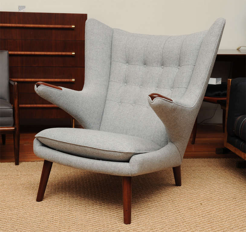 Perfectly restored and upholstered Hans Wegner 