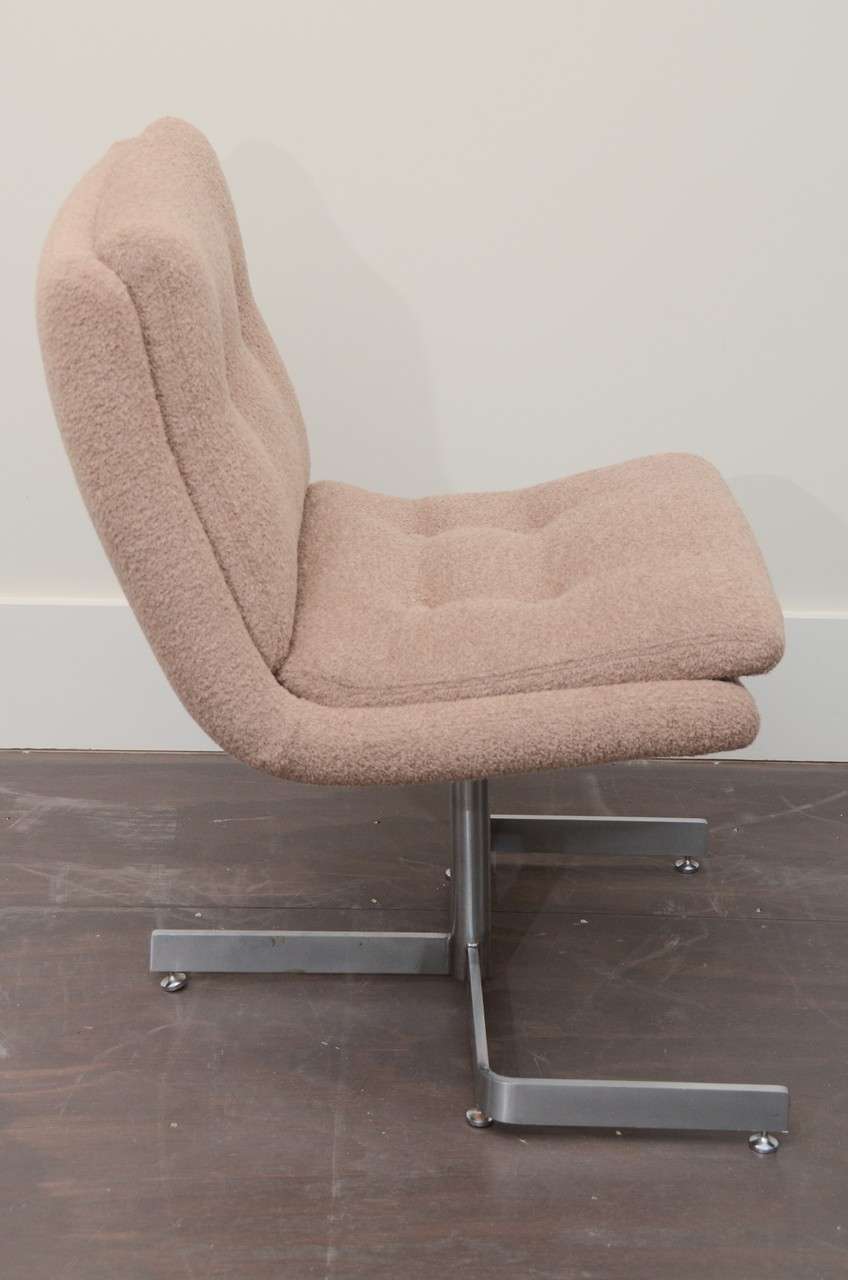 Paire de chaises longues en bouclé crème de Raphael, France, vers 1973 Excellent état - En vente à New York City, NY