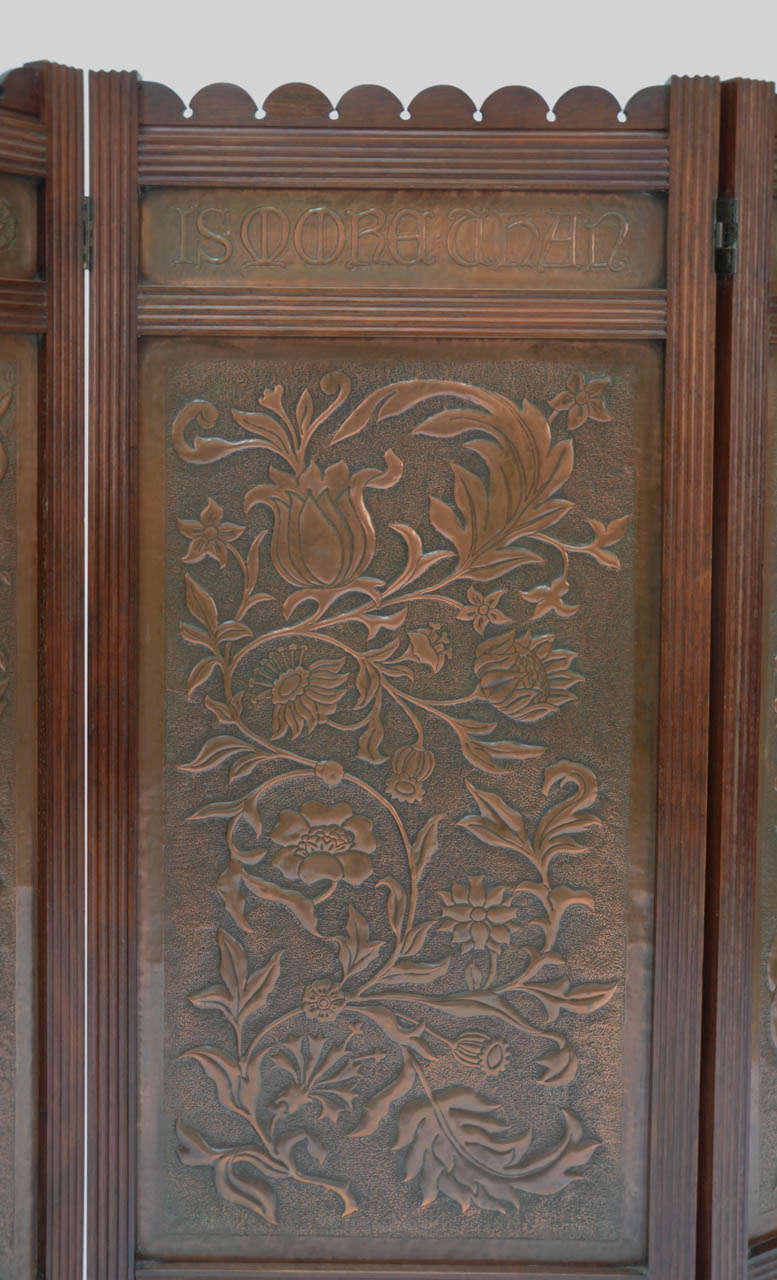 English Arts & Crafts 3 Fold Walnut and Copper Screen by Keswick School of Industrial Arts circa 1900 In Good Condition For Sale In Stratford Upon Avon, GB