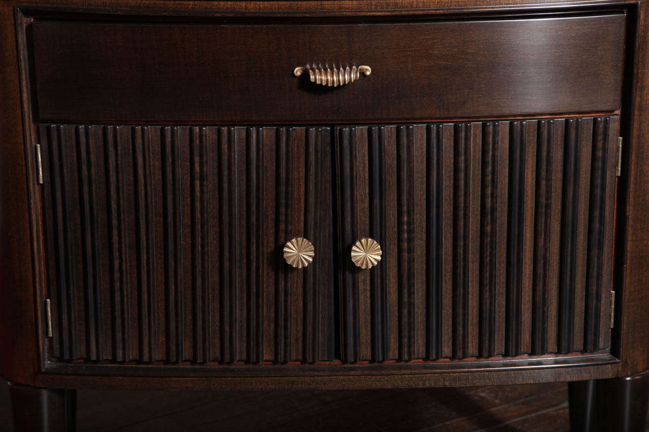 Mid-20th Century Elegant Pair of Bedside Tables