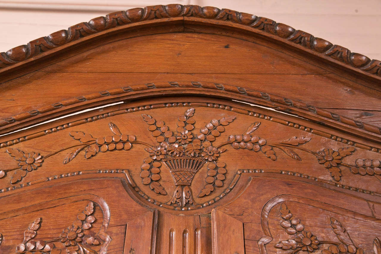 French Provincial Buffet a Deux Corps In Good Condition For Sale In Woodbury, CT